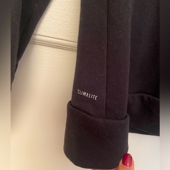 Adidas Unisex Black Crew Neck Logo Sweatshirt with Stripes Down Arms Siz… - Picture 4 of 9